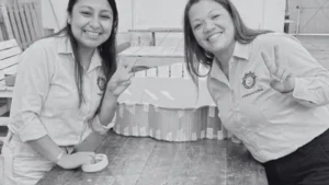 Aluno de 15 anos mata duas professoras a tiros em escola no México