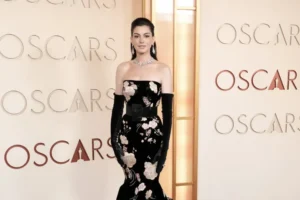 Anne Hathaway abre o coração sobre inseguranças com o corpo