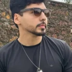 Após condenação de cantor por estupro, filha posta: 'Enterro meu genitor'