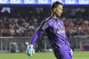Após falhas, Botafogo vê goleiro Neto como negociável e aguarda propostas