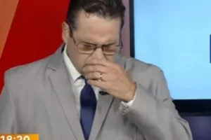 Apresentador do Cidade Alerta passa mal ao vivo e deixa programa; vídeo