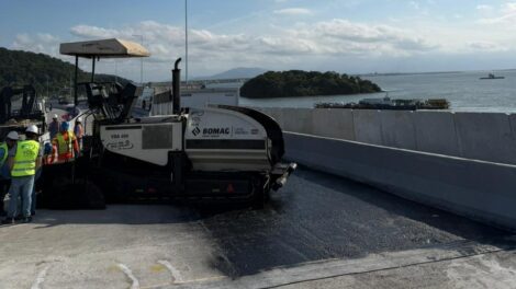 Asfalto-borracha na ponte de Guaratuba reaproveita cerca de 23 mil pneus