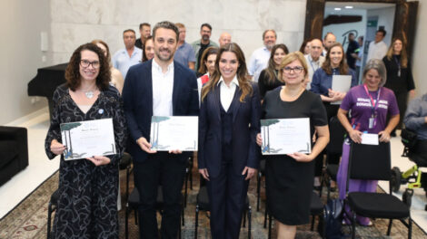 Assembleia Legislativa outorga menções honrosas em reconhecimento a profissionais do Hemocentro Regional de Maringá 