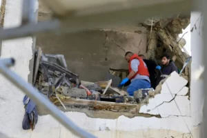 Ataque de Israel a prédio no sul do Líbano deixa ao menos oito mortos