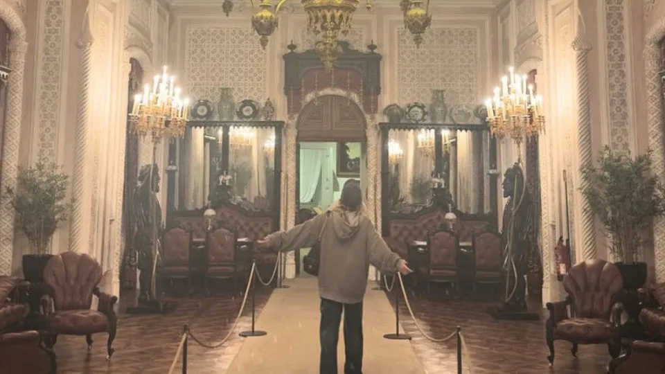Atriz Sydney Sweeney visita Palácio em Sintra durante férias em Portugal