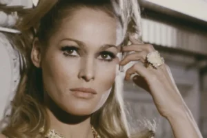 Atriz suíça Ursula Andress é vítima de golpe de R$ 120 milhões