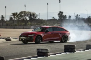 Audi RS 5 estreia sistema híbrido com controle inteligente de torque