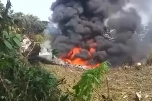 Avião militar cai na Colômbia; mais de 100 soldados estavam a bordo