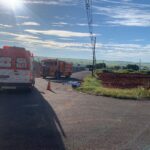 Avó morre atropelada por caminhão enquanto levava neto para a creche