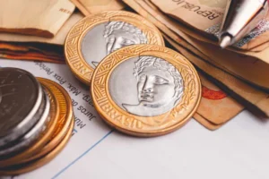 Bancos vão antecipar pagamento de R$ 32,5 bi ao FGC a partir deste mês