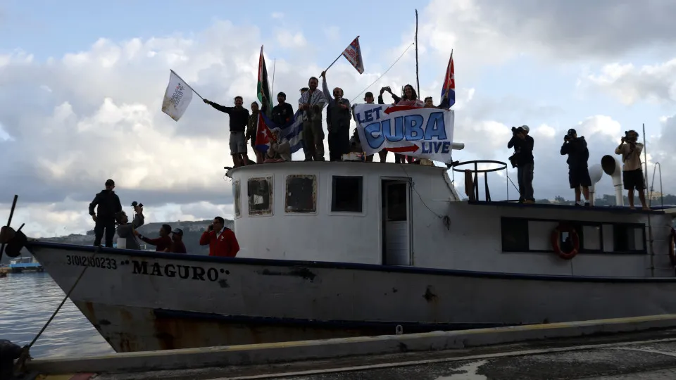 Barcos que levavam ajuda a Cuba desaparecem no mar