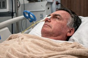 Bolsonaro apresenta melhora clínica, mas segue em UTI