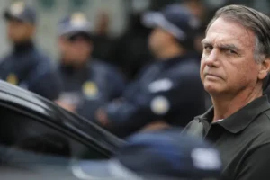 Bolsonaro mantém 'boa evolução' clínica, mas segue sem previsão de alta da UTI