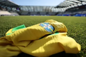 Brasil perde para a Venezuela em amistoso com paralisação por raios