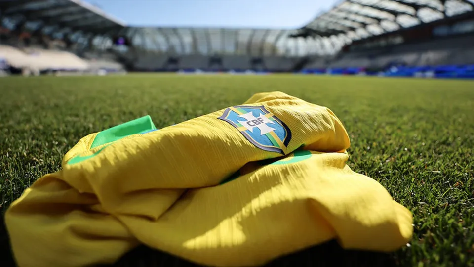 Brasil perde para a Venezuela em amistoso com paralisação por raios