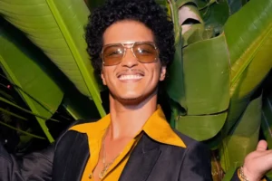 Bruno Mars responde a rumor de que ele teria curtido post criticando Taylor Swift