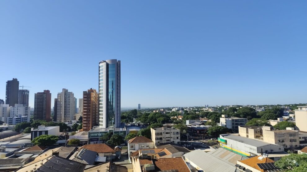 Calor predomina e sexta-feira (27) será de sol forte em Maringá