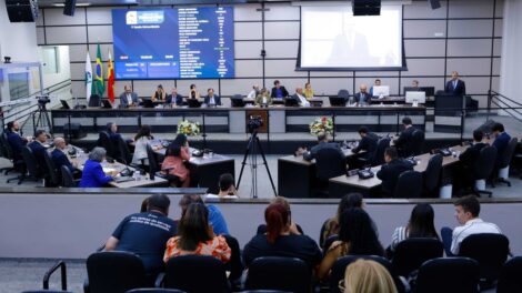 Câmara de Maringá aprova reajuste salarial para vereadores, servidores efetivos e comissionados