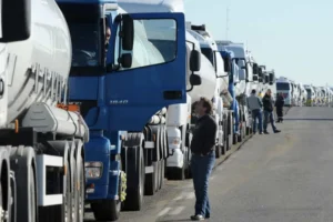 Caminhoneiros: estado de greve continua, entidades apoiam MP e devem se reunir com Boulos