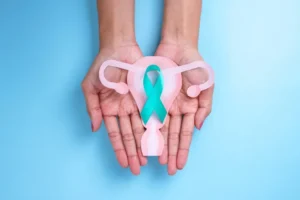 Câncer de colo do útero matou 20 mulheres por dia em 2025 no Brasil