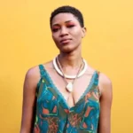 Cantora Luedji Luna retira tumor de quase 20 centímetros da perna