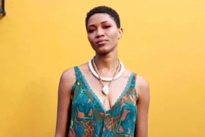 Cantora Luedji Luna retira tumor de quase 20 centímetros da perna