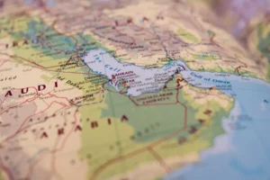 Centenas de navios ficam ancorados no golfo Pérsico após ataques ao Irã