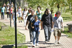 Cerca de 16,5 mil alunos se preparam para o início do ano letivo na UEM na próxima segunda-feira (9)