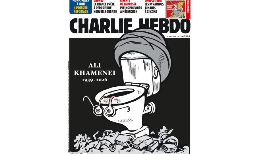 Charlie Hebdo dedica capa à morte de Khamenei com privada e turbante