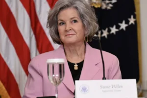 Chefe de gabinete da Casa Branca recebe diagnóstico de câncer de mama