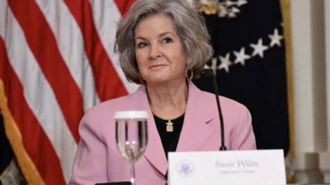 Chefe de gabinete da Casa Branca recebe diagnóstico de câncer de mama