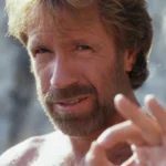 Chuck Norris apoiou Trump, defendeu armamento e foi contra casamento gay