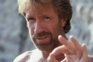 Chuck Norris apoiou Trump, defendeu armamento e foi contra casamento gay