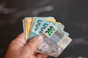 Chuva de dinheiro! 4 signos vão ter a carteira cheia antes do mês acabar