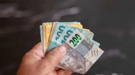 Chuva de dinheiro! 4 signos vão ter a carteira cheia antes do mês acabar