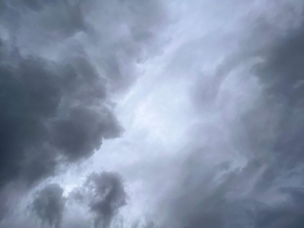 Chuva ganha força à tarde e deve marcar a terça-feira (31), em Maringá