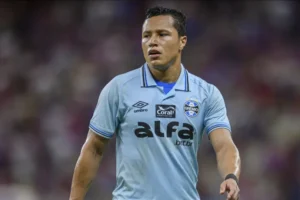 Cirurgia de Marlon é bem sucedida e jogador do Grêmio deve ter alta neste domingo