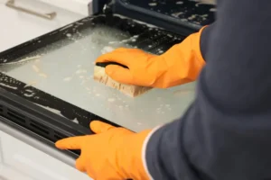 Como limpar a porta do forno com bicarbonato e vinagre