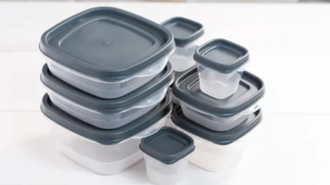 Como tirar cheiro de pote de plástico veja truques simples que funcionam