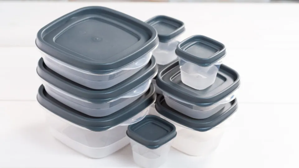 Como tirar cheiro de pote de plástico veja truques simples que funcionam