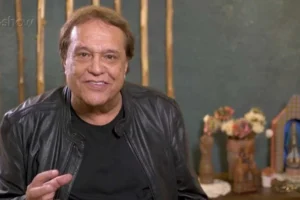 Corpo de Dennis Carvalho é velado neste domingo em cerimônia restrita à família