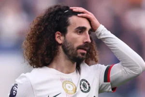 Cucurella se volta contra o Chelsea: "Eu não teria demitido Maresca"