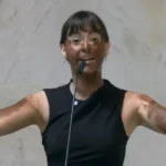 Deputada Fabiana Bolsonaro faz 'blackface' em protesto transfóbico