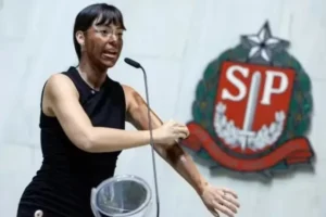 Deputados pedem cassação de Fabiana Bolsonaro por blackface na Alesp