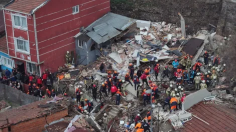 Dois edifícios colapsam após explosão de gás em Istambul