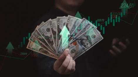 Dólar sobe com petróleo e guerra no radar em meio à espera de Fed e Copom