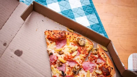 Dono de pizzaria diz não saber causa de intoxicação que matou mulher na Paraíba