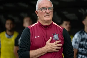 Dorival sobre pressão após balançar no Corinthians: 'Dou pouca importância'