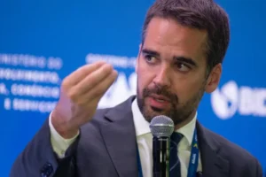 Eduardo Leite expressa desencanto e reprova indicação de Caiado pelo PSD