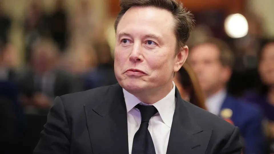 Elon Musk dobra fortuna e se mantém como homem mais rico do mundo, mostra lista da Forbes